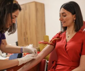 A day off for donating blood – what does the Labor Code say and how to plan it in the Time Harmony system?