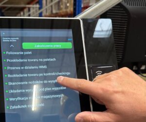 Zaawansowane normy a wydajność pracy w magazynie. Precyzja bez kompromisów.